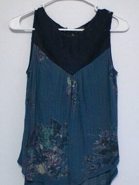 Lucky Brand Sleeveless Blouse XS Blue Floral Lace Yoke Boho Flowy Top